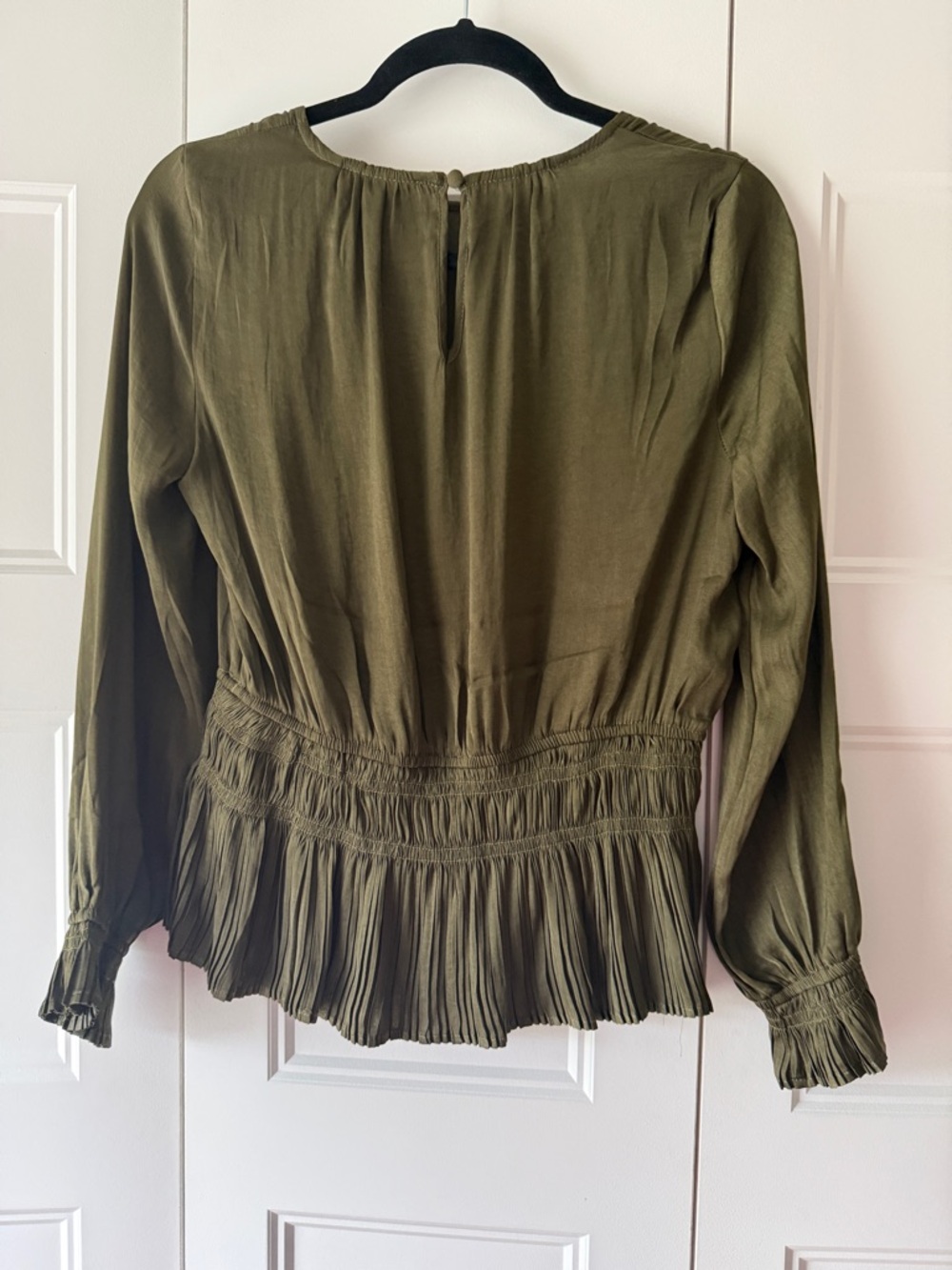 Tahari Pleated Blouse - SZ S - Picture 3 of 12